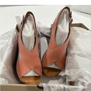 Clarks Women's Peach Nubuck Wedge Sandals